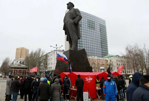 Площадь Ленина в Донецке. март 2014 г. Начало возрождения Донбасса.